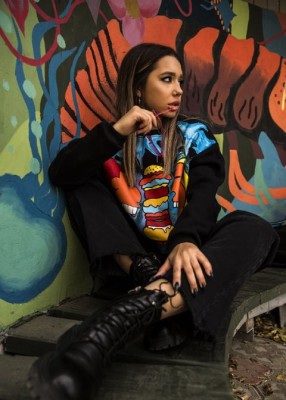 Проститутка Теона