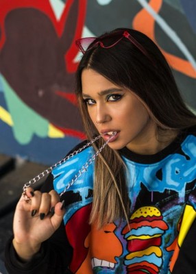 Проститутка Теона